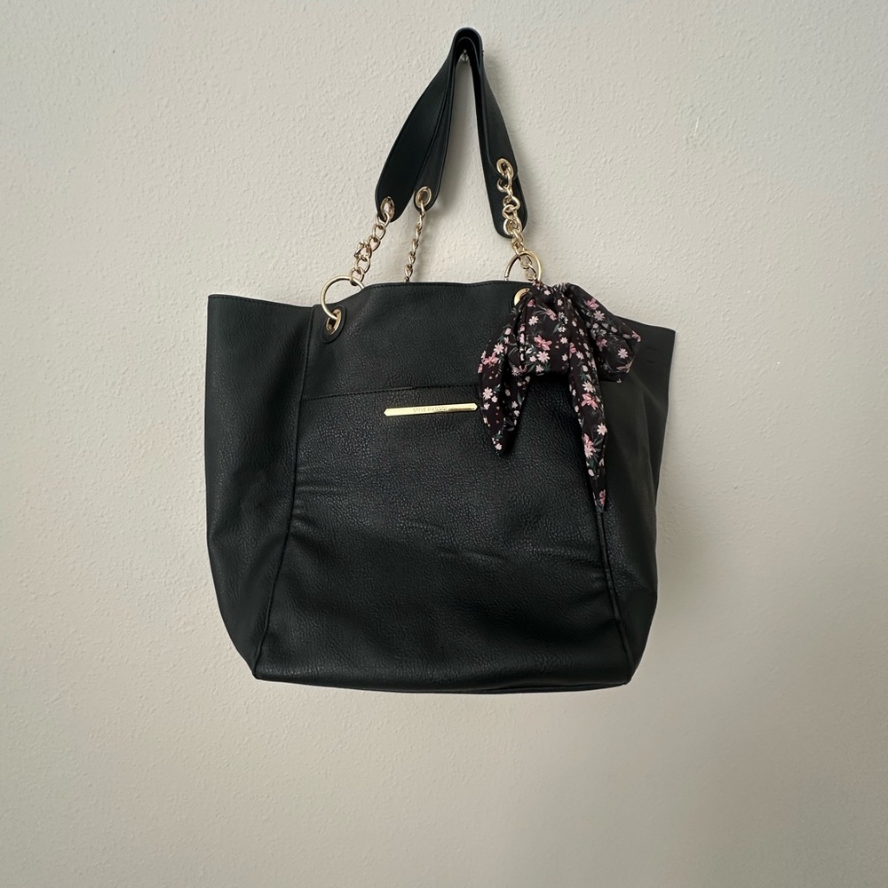 Steve Madden Black and Pink Crossbody Bag with Sleek Design